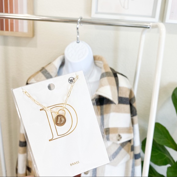 Statement necklace letter initials - Picture 5 of 5